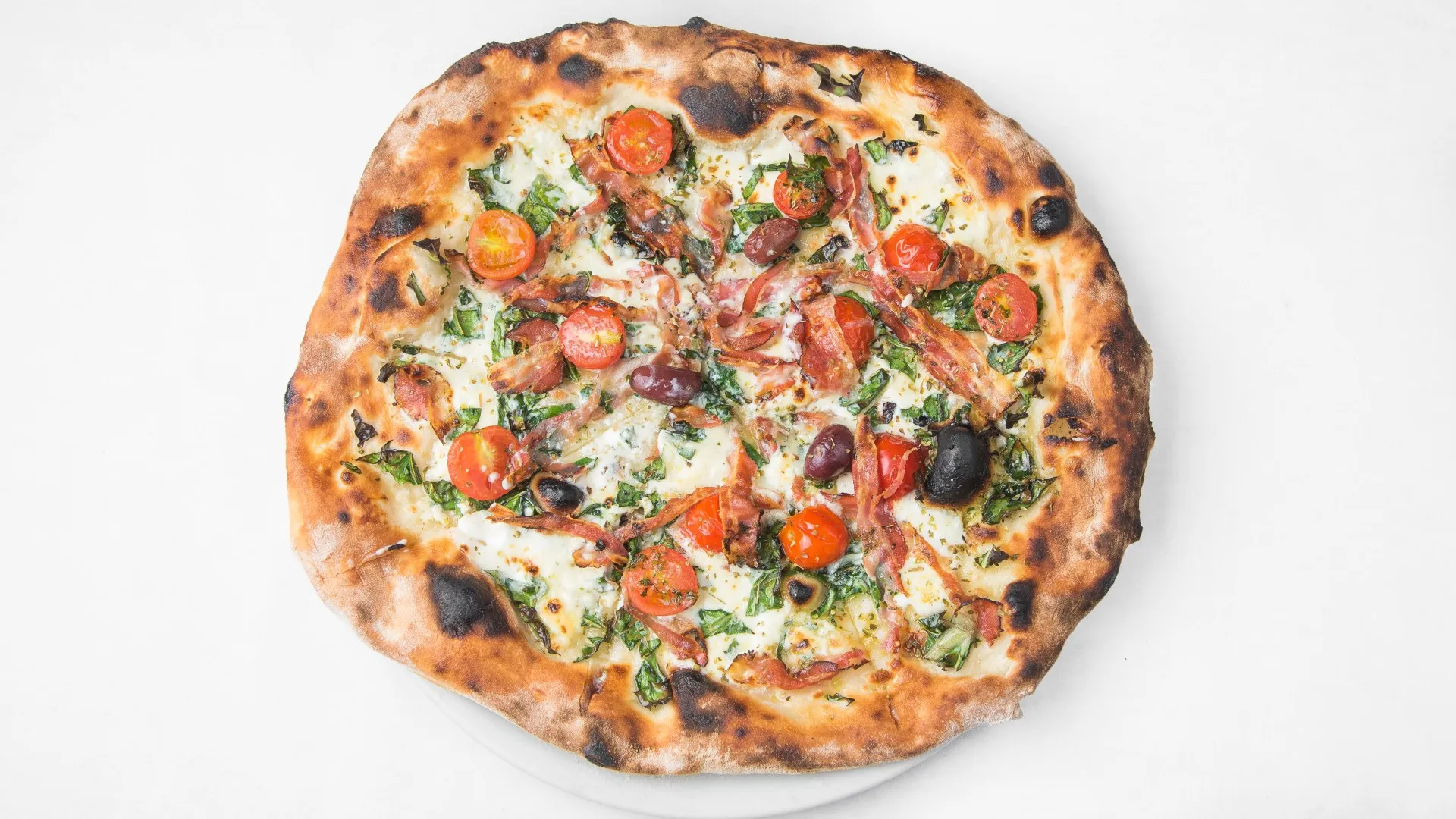 Pizza alla romana u restoranu Amici