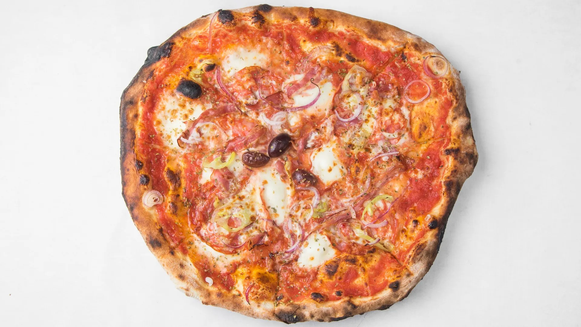 Pizza u restoranu Amici Beograd
